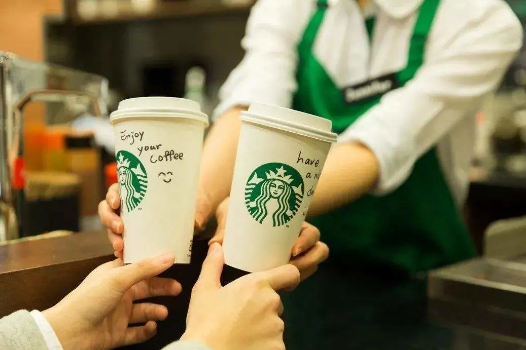 Why is Starbucks still favored despite high prices? Analyzing the third space strategy and key elements of the business model