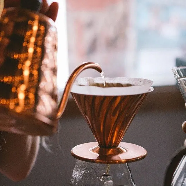Pour over brewing tips: How do water temperature, grind size, and ratio affect flavor? Can machines replace baristas?