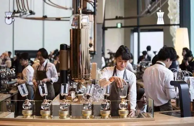 Why is Starbucks still favored despite high prices? Analyzing the third space strategy and key elements of the business model