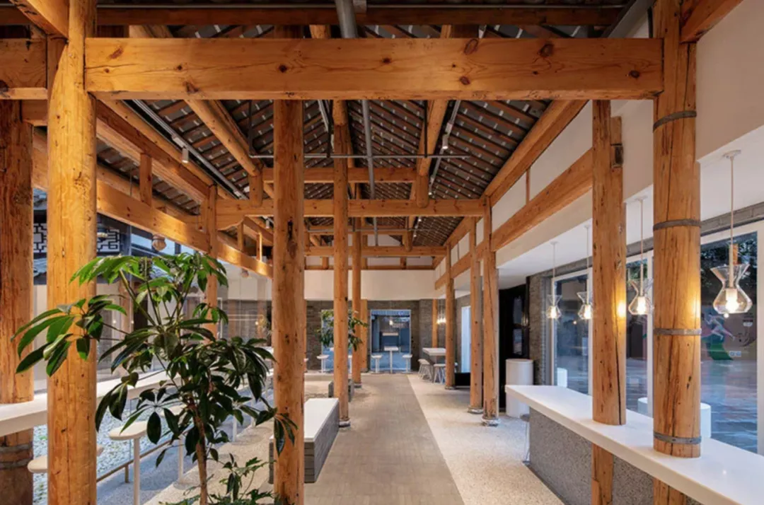 Chengdu Kuanzhai Alley %Arabica Coffee Shop: Analysis of the Renovation of a Western Sichuan Traditional House and Modern Minimalist Design