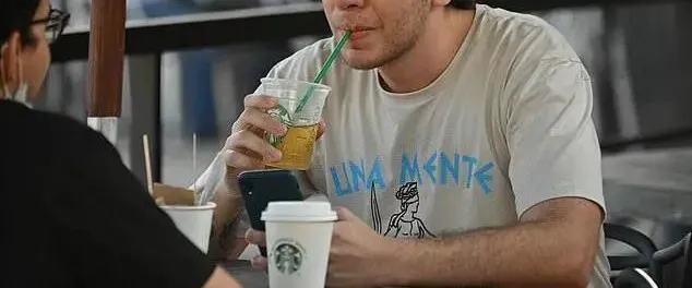 Counterfeit Starbucks Appears in Venezuela: Key Tips to Identify Fake Coffee Shops