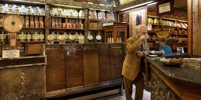 A Complete Guide to the Evolution of Espresso Machines and the UNESCO Intangible Cultural Heritage Application