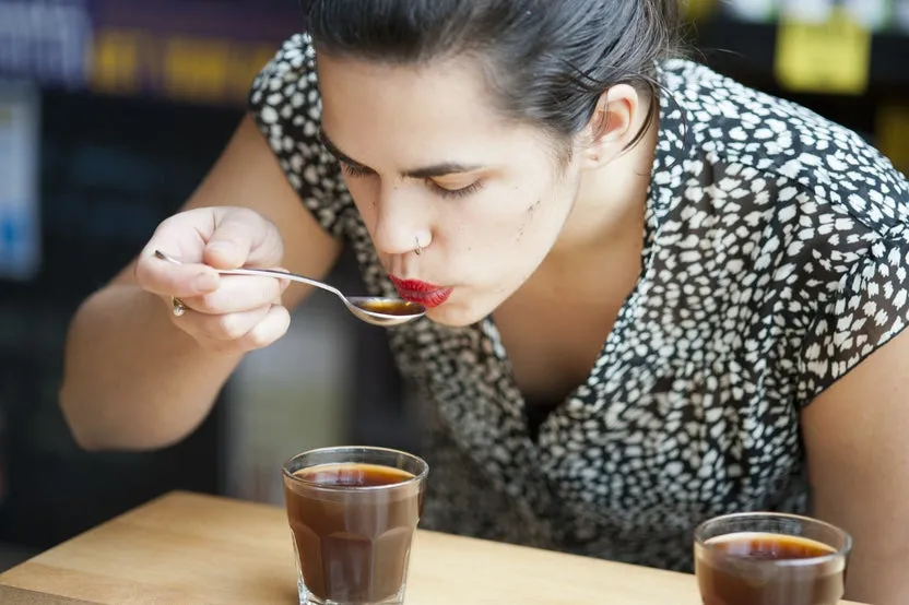 A Complete Guide to Coffee Slurping Techniques: Understanding Cupping Principles and Practical Differences for Everyday Drinking