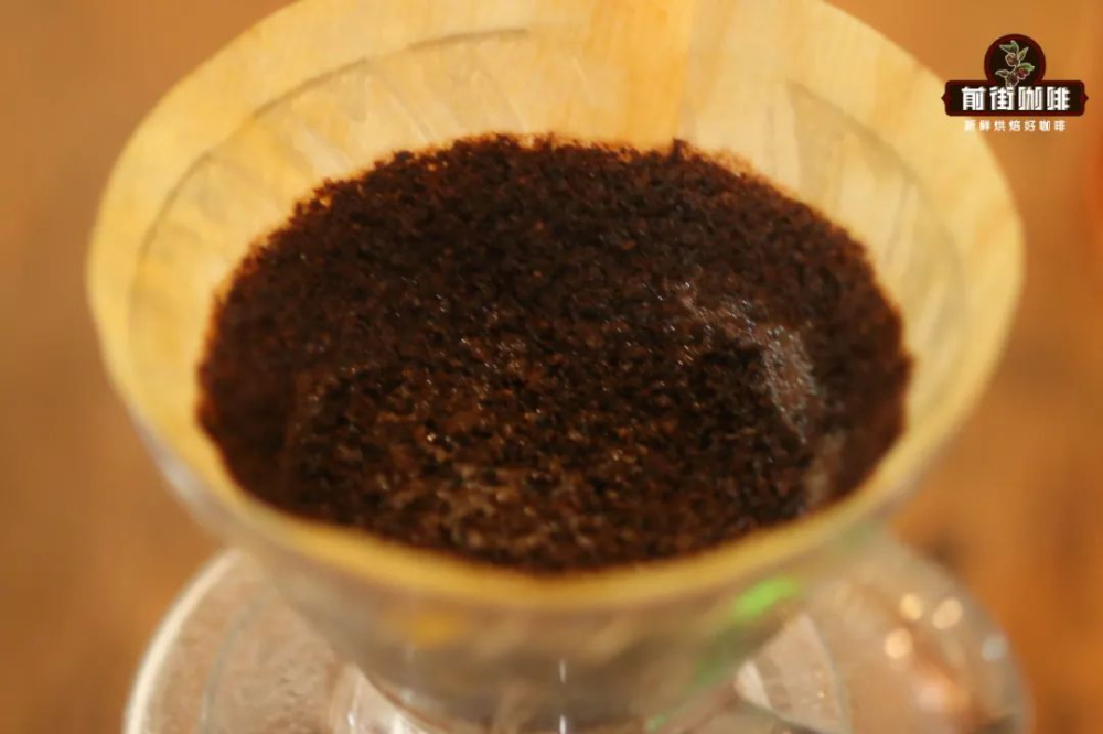 How does the size of the pour-over water circle affect extraction? Understand the coffee bed wall and flavor all at once
