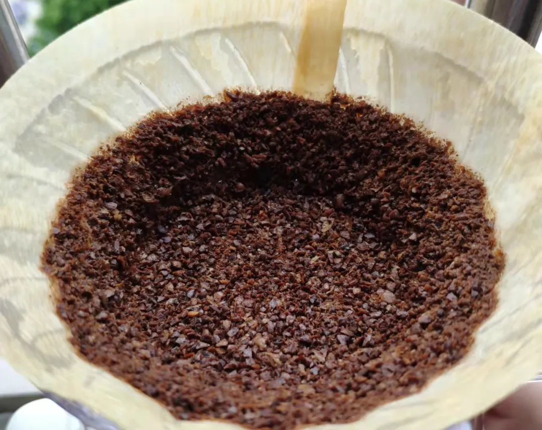Hand Grinders vs. Electric Grinders: A Comparative Analysis of Flavor Differences Between Pour Over Coffee and Drip Bags