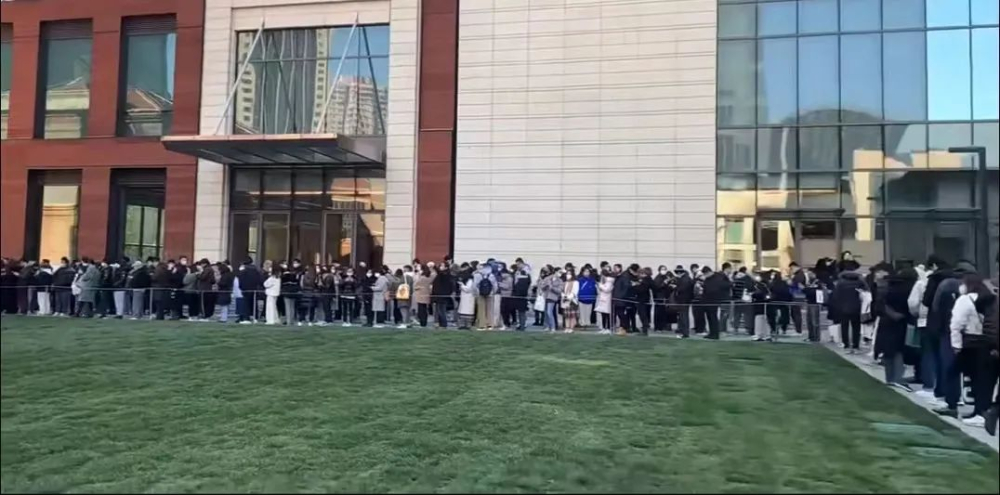 Behind the Phenomenon of Blue Bottle Coffee’s First Shanghai Store: Limited Purchases, Scalper Craze, and Consumer Psychology Analysis