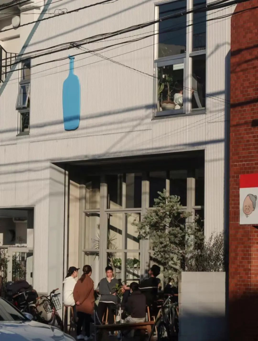 Behind the Phenomenon of Blue Bottle Coffee’s First Shanghai Store: Limited Purchases, Scalper Craze, and Consumer Psychology Analysis