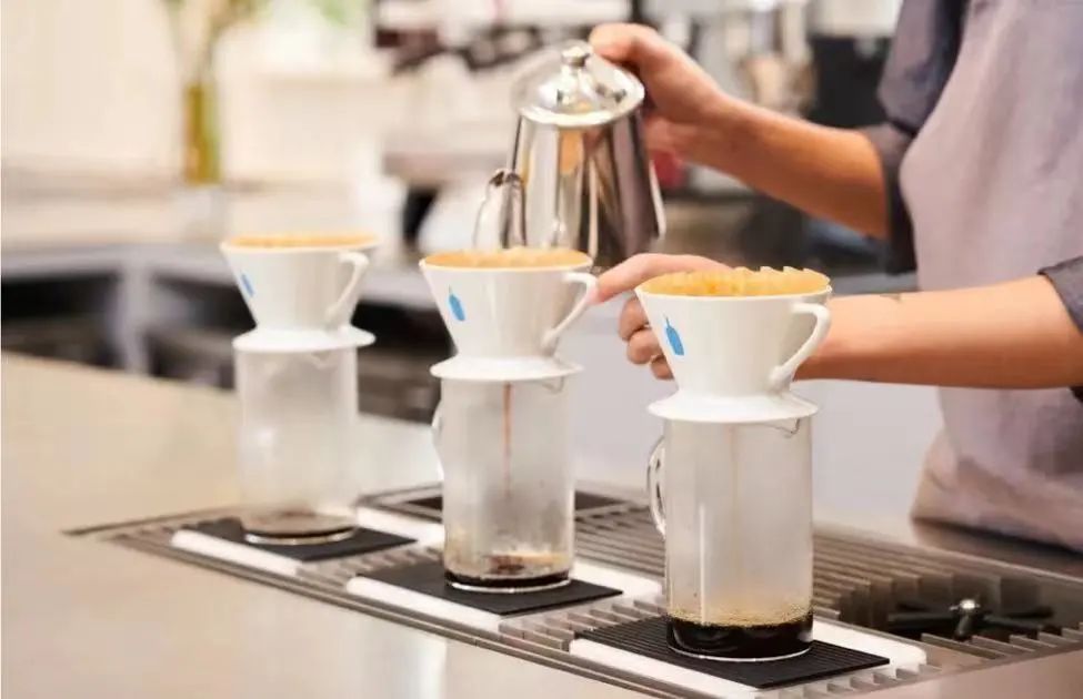 In-depth Analysis of Blue Bottle Coffee's First Shanghai Store: Pour Over Coffee and a Minimalist Flavor Experience in a Century-Old Western-Style Building