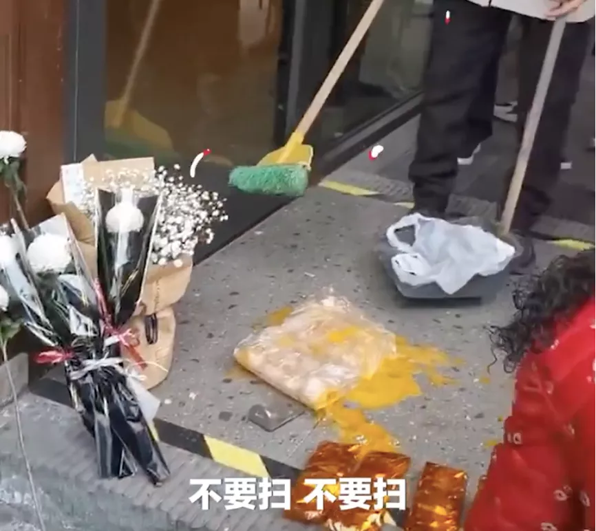 Mengniang Bingcheng hangs banners inviting police officers into the store — Analysis of marketing strategies after the Starbucks incident