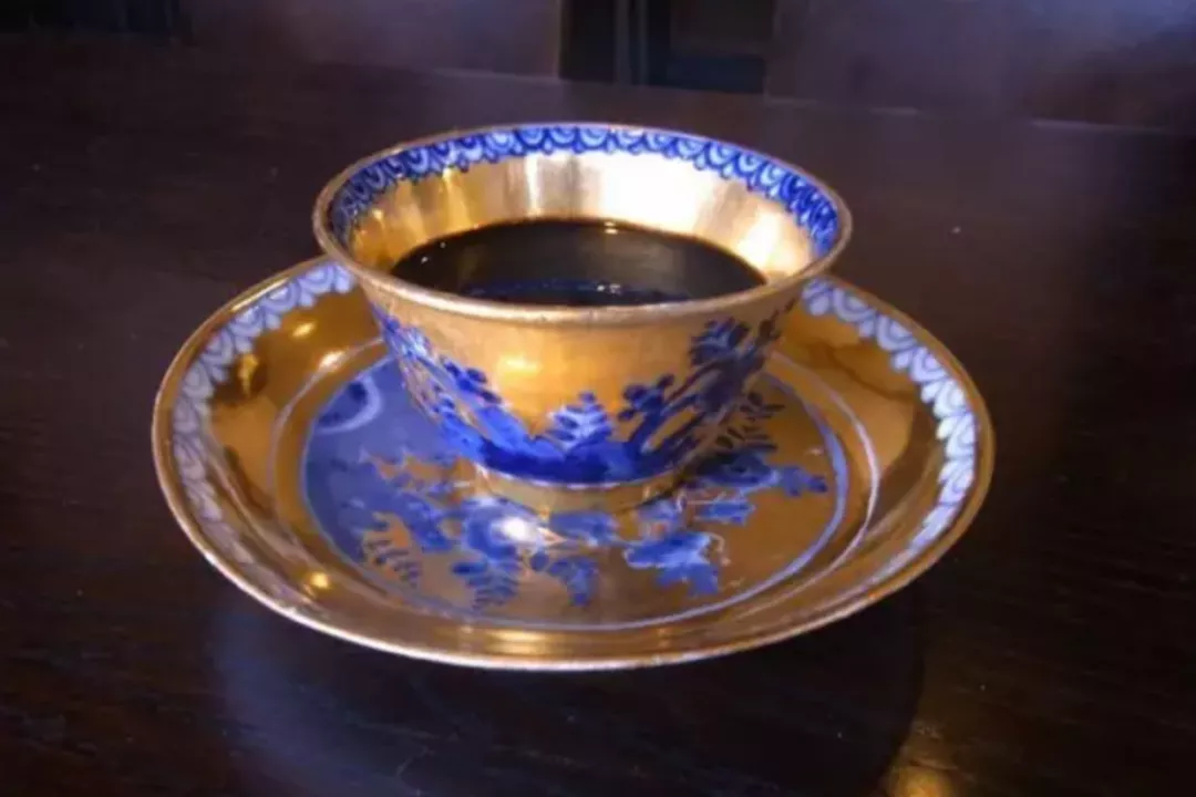 Unveiling Osaka’s 35-Year Aged Coffee: The Ultimate Slow Extraction Craftsmanship and the Dedication of Century-Old Artisan Mr. Tanaka