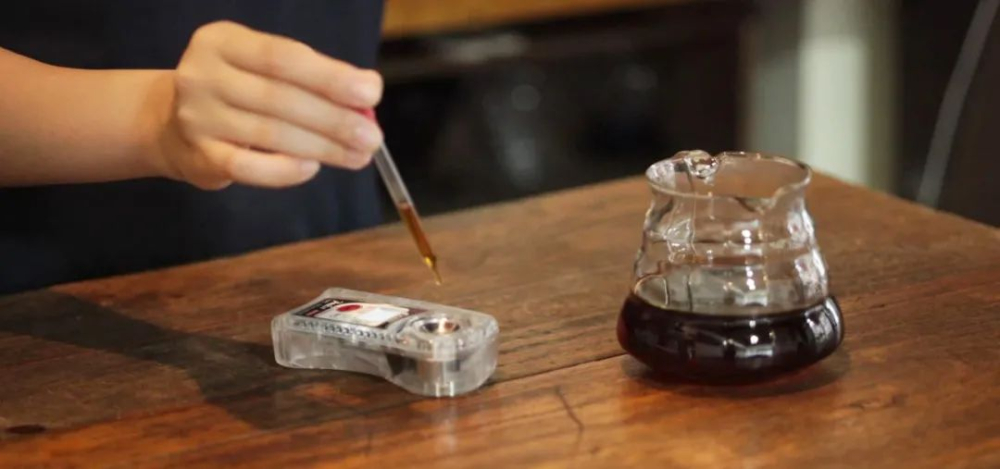 Analysis of Pour Over Coffee Ratio 1:15: Balancing Golden Cup Standards with Practical Brewing Techniques