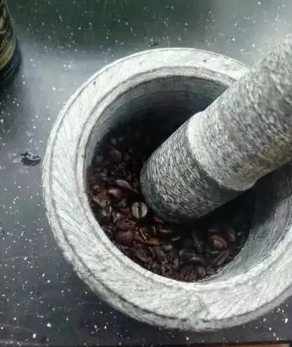 Essential Guide for Pour Over Beginners: A Complete Breakdown of Grind Size, Water Temperature, Coffee-to-Water Ratio, and Pouring Techniques