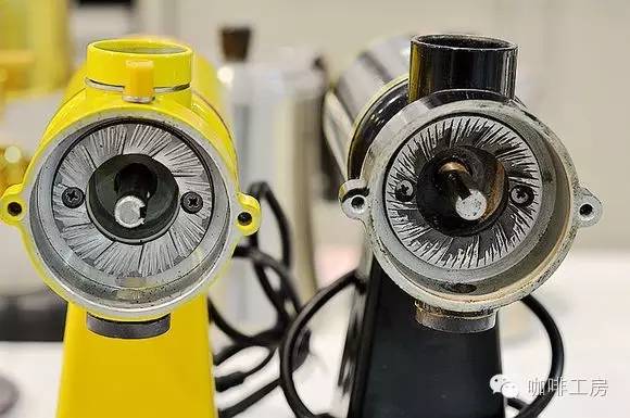 How to Choose a Coffee Grinder? Differences Between Flat, Conical, and Flat-Bottom Burrs + Practical Grind Size Reference