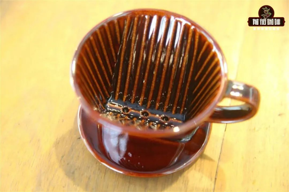 Analysis of the Differences Between the Kalita Wave Dripper and V60 Dripper | A Complete Guide to Pour Over Coffee Flavor and Structure