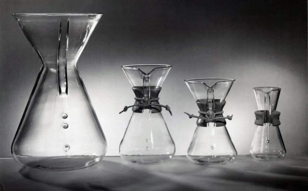 How to use a Chemex coffee maker? A pour over marvel designed by a German chemist and brewing techniques