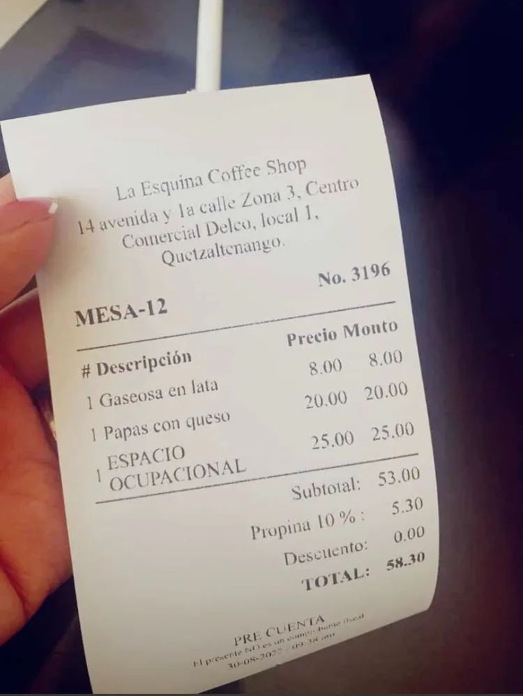 Guatemalan coffee shop charges exorbitant toilet fee—controversy sparked by space usage charges