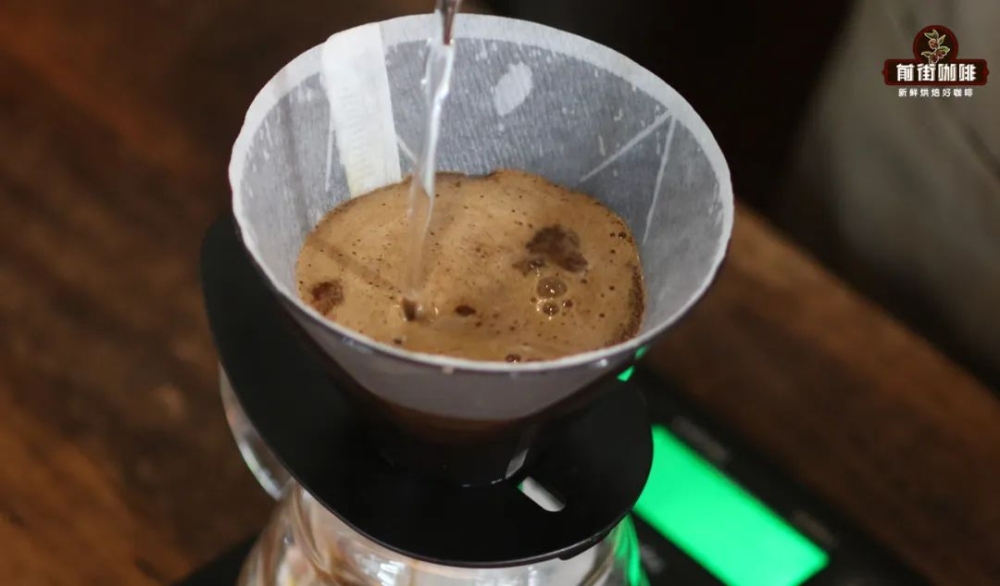 One-pour iced pour over tutorial: A complete guide to water-to-coffee ratio, grind size, and pouring techniques