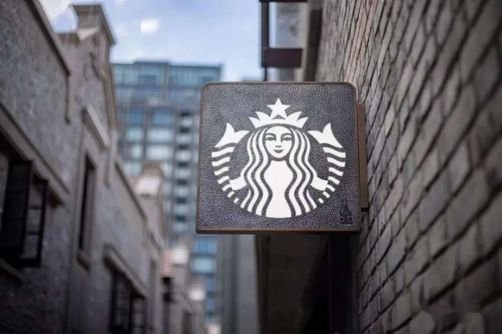 Starbucks' Shanghai-Hunan Intangible Cultural Heritage Concept Store Debuts: The First Shanghai Store Blends Pour Over Coffee with Embroidery Artistry