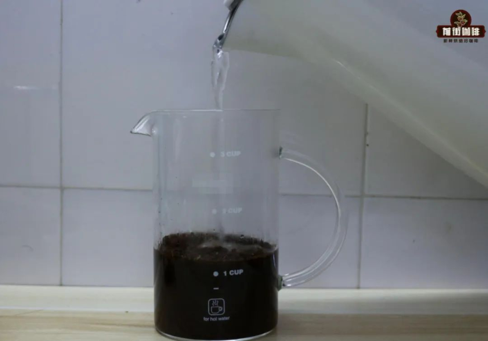 Complete Guide to Brewing Coffee with a French Press: From Water Temperature and Ratio to Flavor Analysis