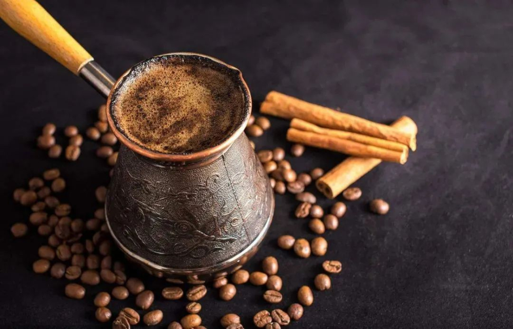 Does adding salt to pour over coffee enhance flavor? Unveiling the magic of salt and brewing techniques