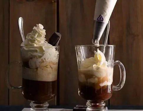 Con Panna and Cafe Viennese Tasting: A Historical and Flavor Analysis of Italian Cream Coffee
