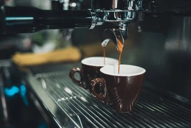 Analysis of the Differences Between Split Portafilters and Bottomless Portafilters in Espresso Brewing | Extraction Choices and Practical Advice