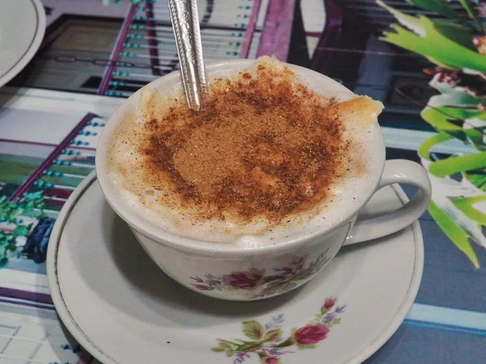 A Colombian café uses the steam wand to 'fry' eggs? Unusual uses and risks of coffee equipment