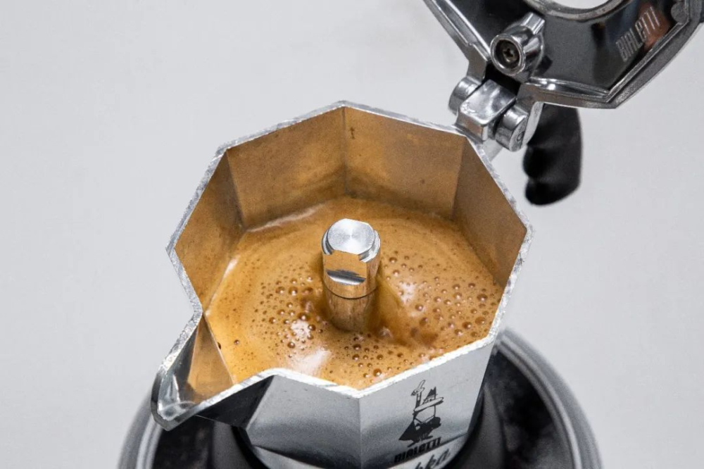 Moka Pot Grinding and Valve Selection Guide: Extraction Pressure, Bean Variety Pairing, and Practical Tips