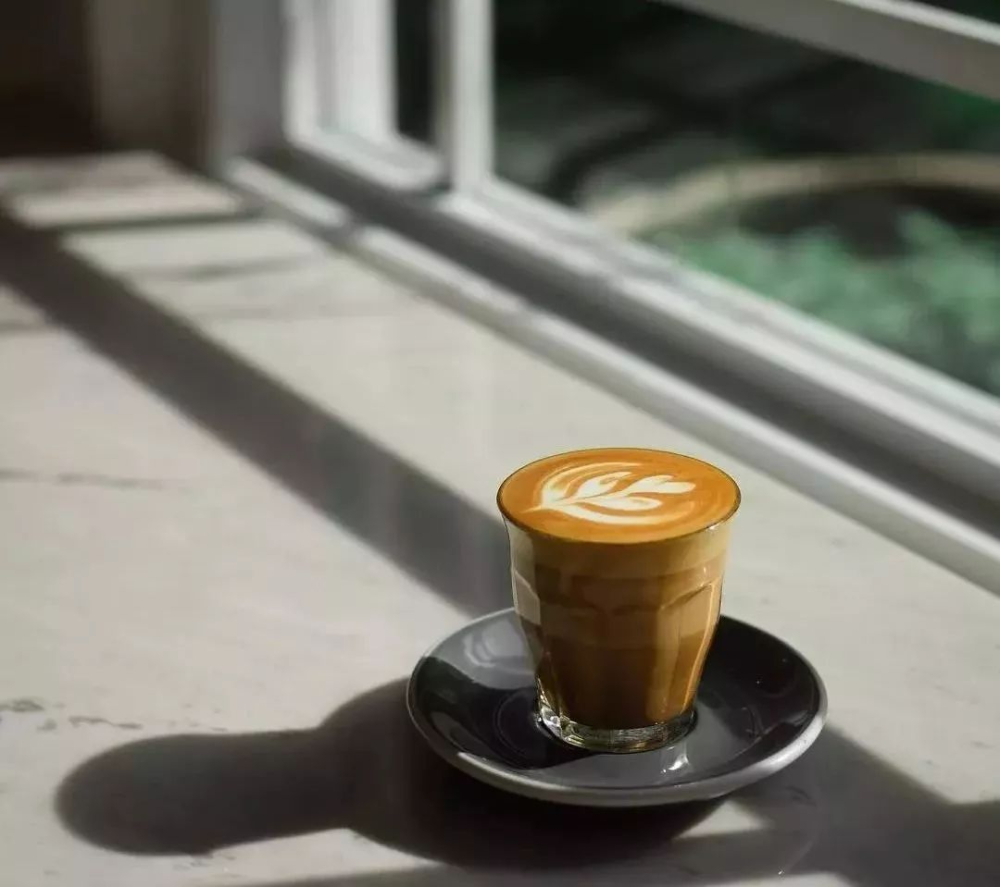 The Ultimate Guide to Australian Piccolo Latte: Origins, Recipe & Flavor Profile