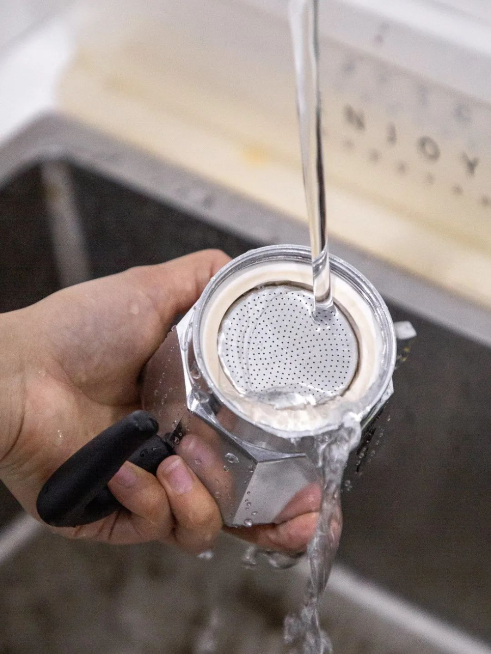 Moka Pot Beginner Tips | Why Not to Drink from a New Pot + Solutions for Splattering & Brewing Techniques