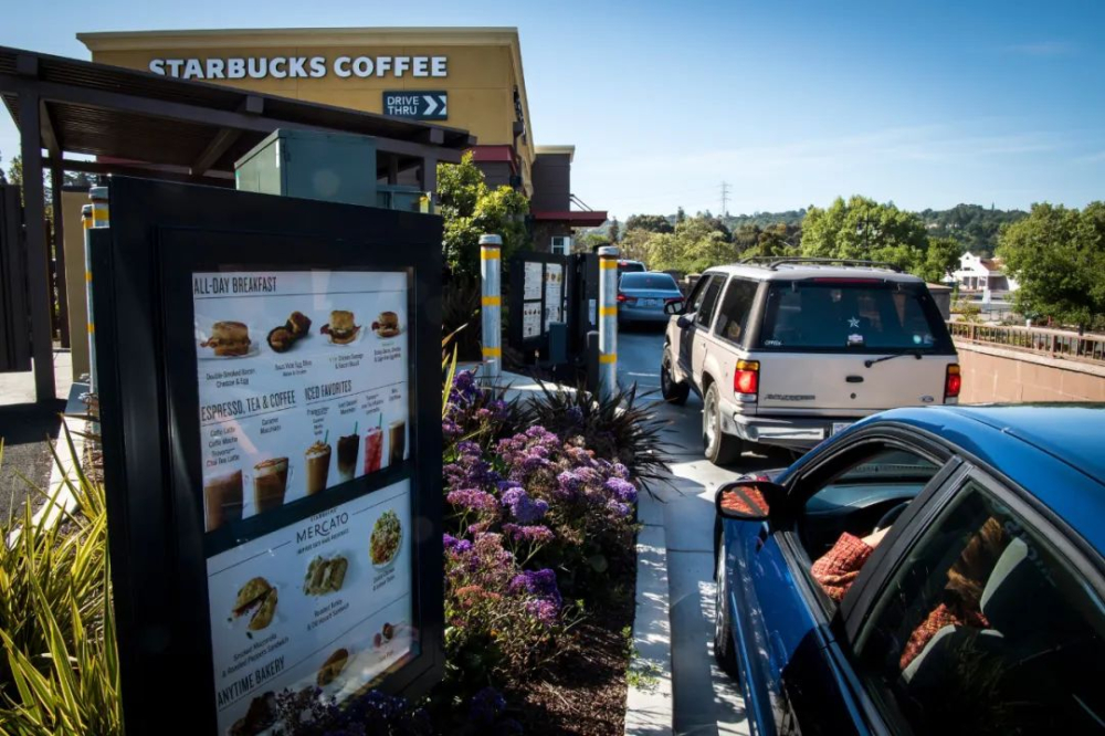 Starbucks’ astronomical tip controversy: Customer’s 30,000 yuan refund withheld, police step in as truth comes to light