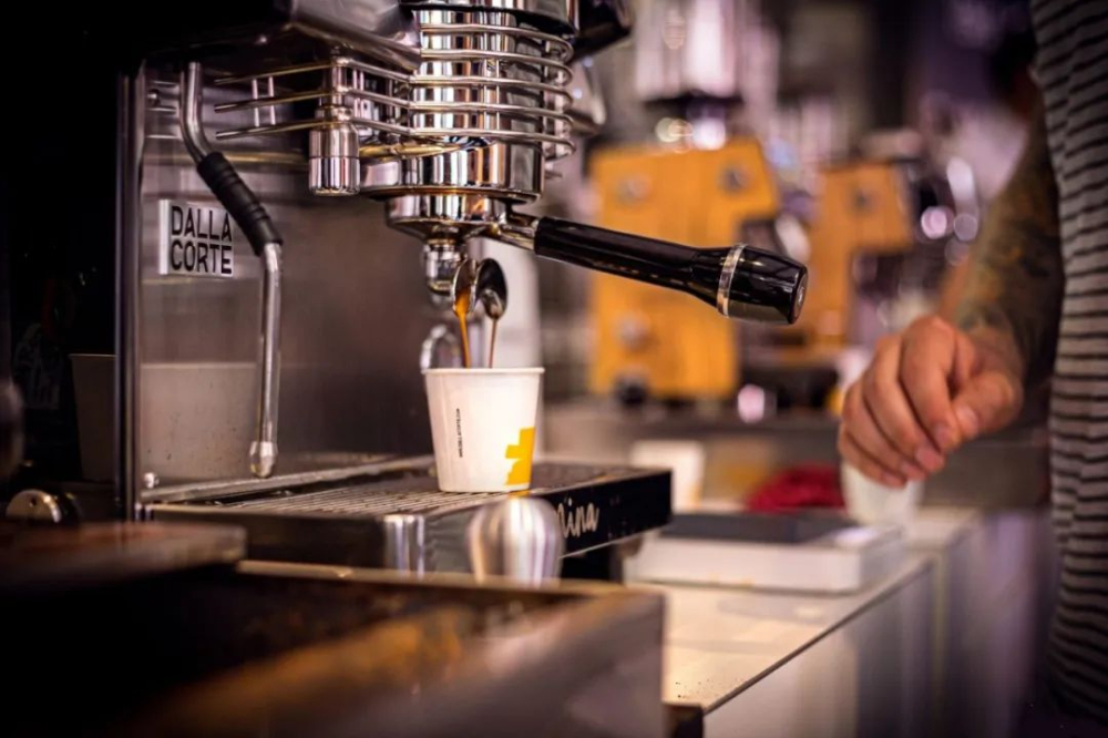 Are coffee cups getting smaller while prices are going up? Unveiling the truth behind flavor upgrades and cost increases in smaller servings