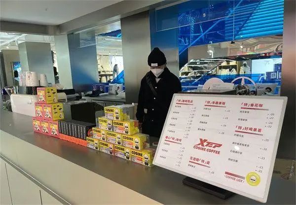 Xtep's first coffee shop lands in Chengdu!Why is it under the COSINE Coffee signage? An analysis of the cross-industry collaboration