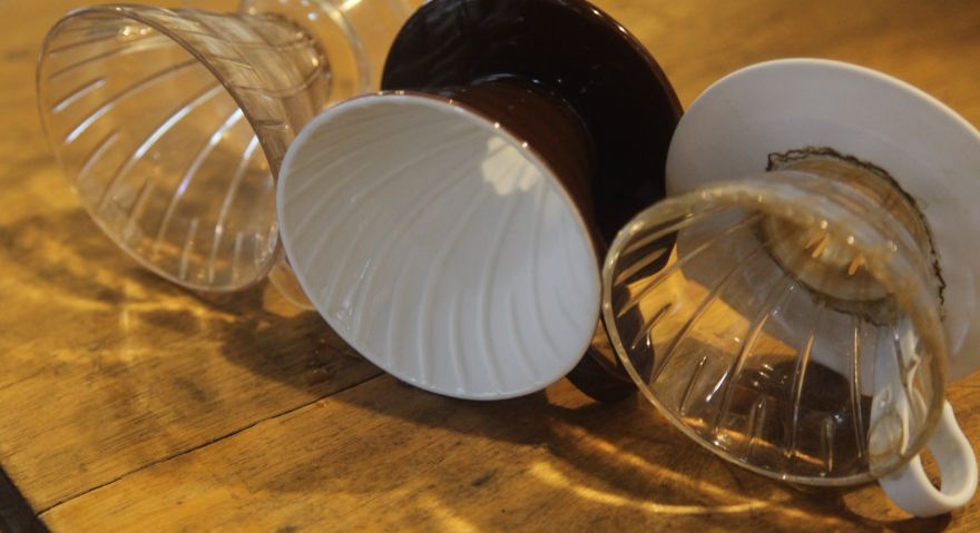 How to choose between Hario V60 dripper 01 and 02? A full analysis of pour over capacity, design, and flavor