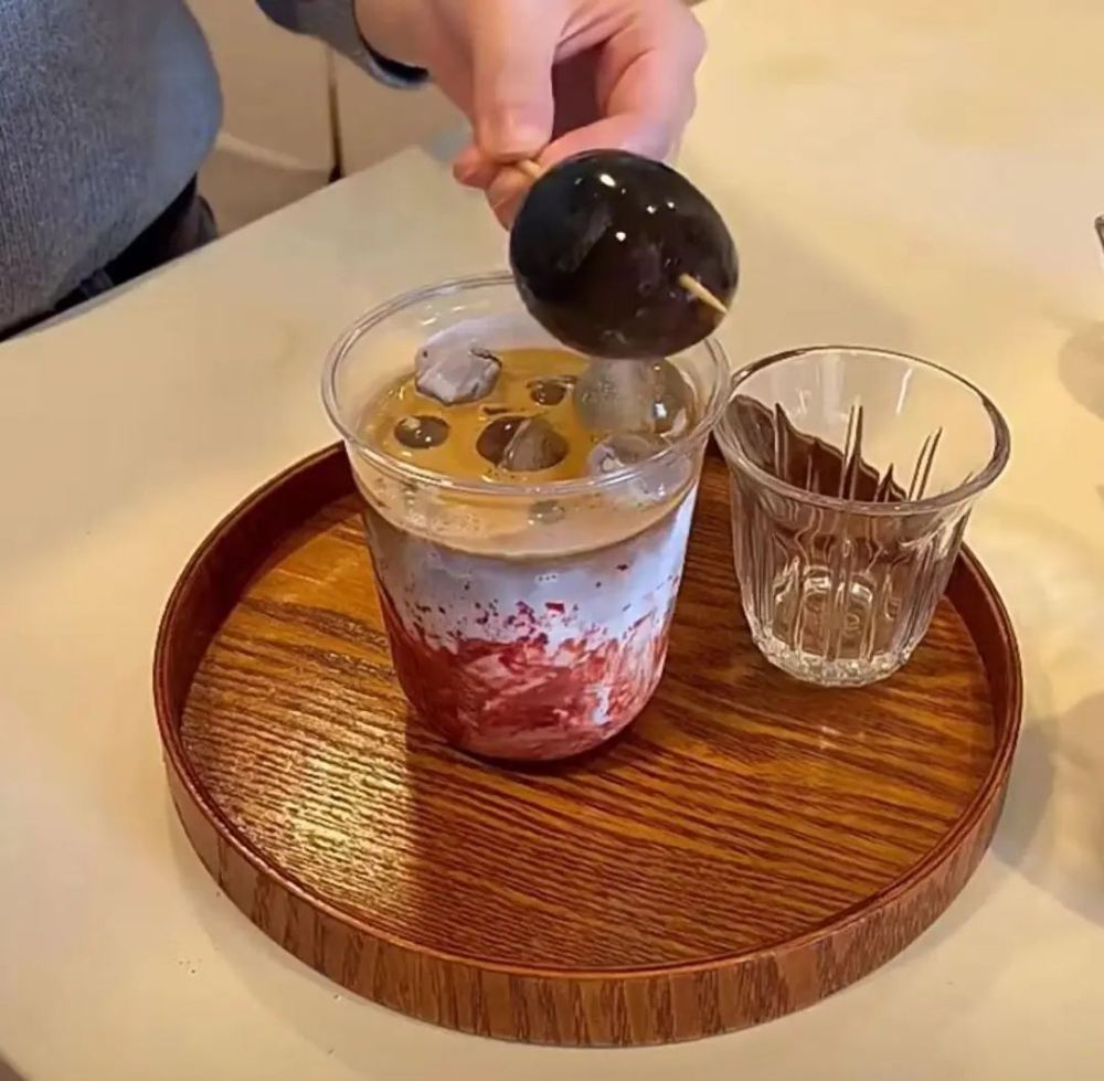 Octopus Latte sparks controversy: Where is the limit of creative coffee? The industry reflects on food waste