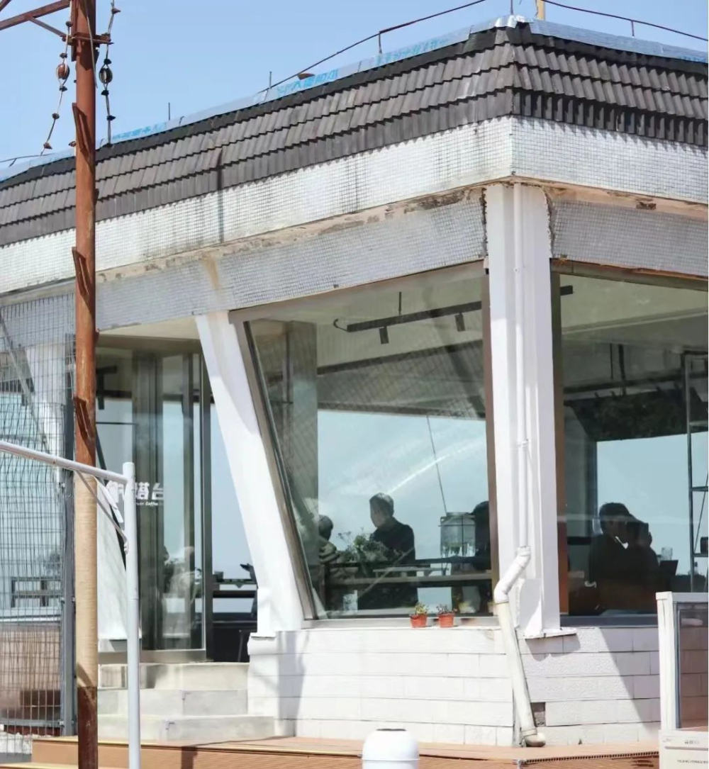 Huangshan Tunxi Old Tower Cafe: A New Aviation Landmark for Up-Close Airplane Takeoffs and Landings