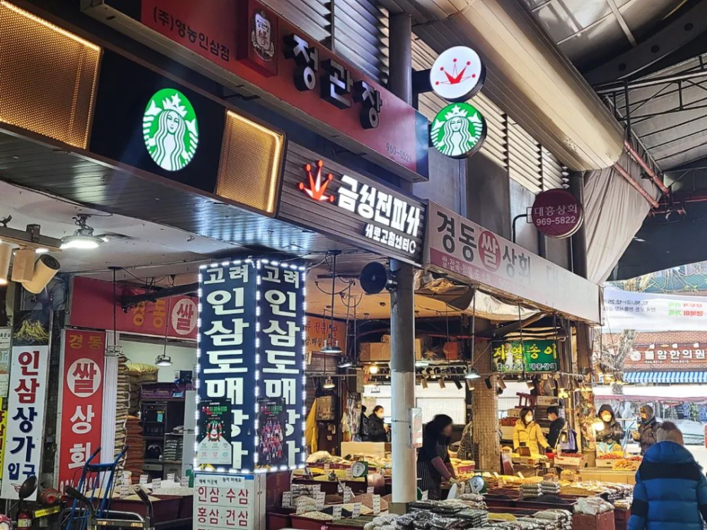 Starbucks Enters Traditional Wet Markets: A Feasibility Analysis of the New Retail Coffee Scene