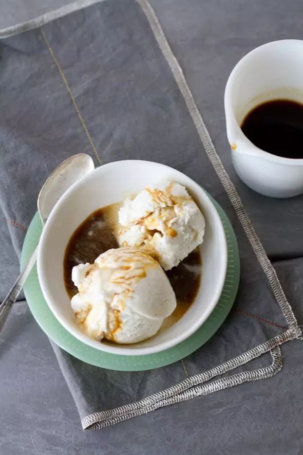 Affogato Making Guide: 5 Variations & Classic Methods of Espresso with Ice Cream