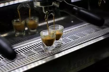 Affogato Making Guide: 5 Variations & Classic Methods of Espresso with Ice Cream