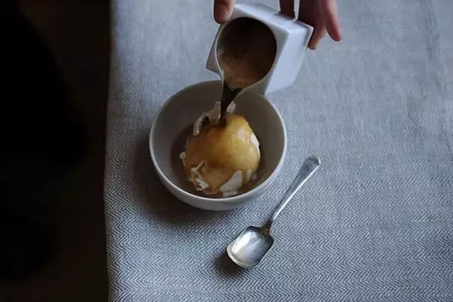Affogato Making Guide: 5 Variations & Classic Methods of Espresso with Ice Cream