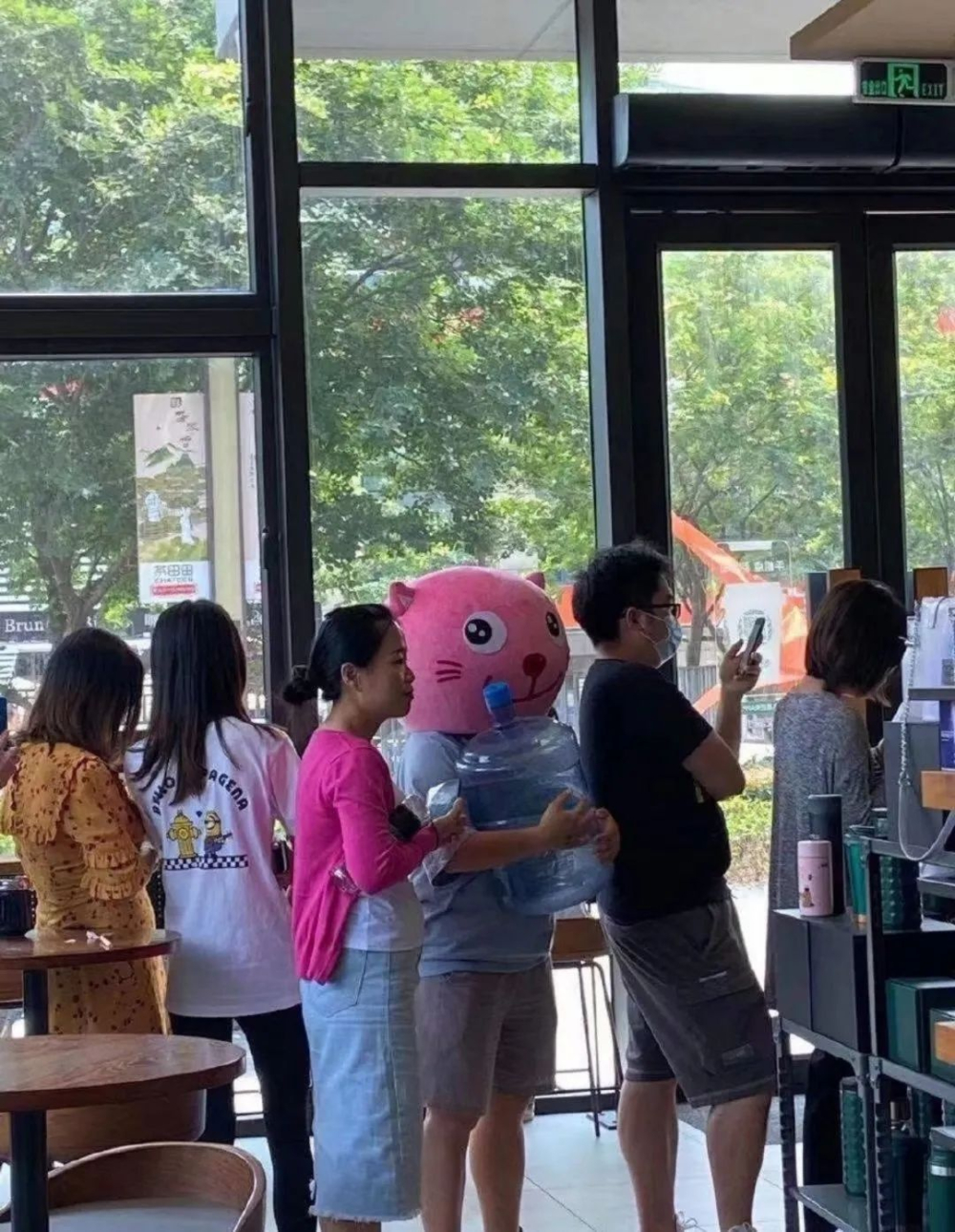 Analysis of Starbucks' Earth Day Free Coffee Event: Environmental Initiatives and Practical Actions