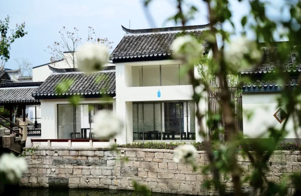 Blue Bottle Coffee opens in a century-old mansion in Panlong Ancient Town, offering a Jiangnan-style experience with signature taro pudding affogato