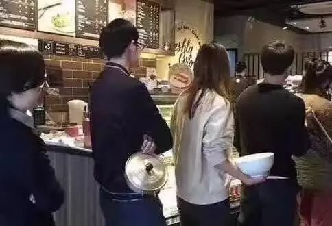 Analysis of Starbucks' Earth Day Free Coffee Event: Environmental Initiatives and Practical Actions