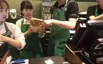 Analysis of Starbucks' Earth Day Free Coffee Event: Environmental Initiatives and Practical Actions