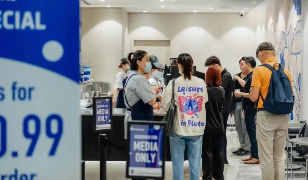 Analysis of Luckin Coffee's First Singapore Store Pricing: Battle of Coconut Latte vs Starbucks and Local Coffee Competitors