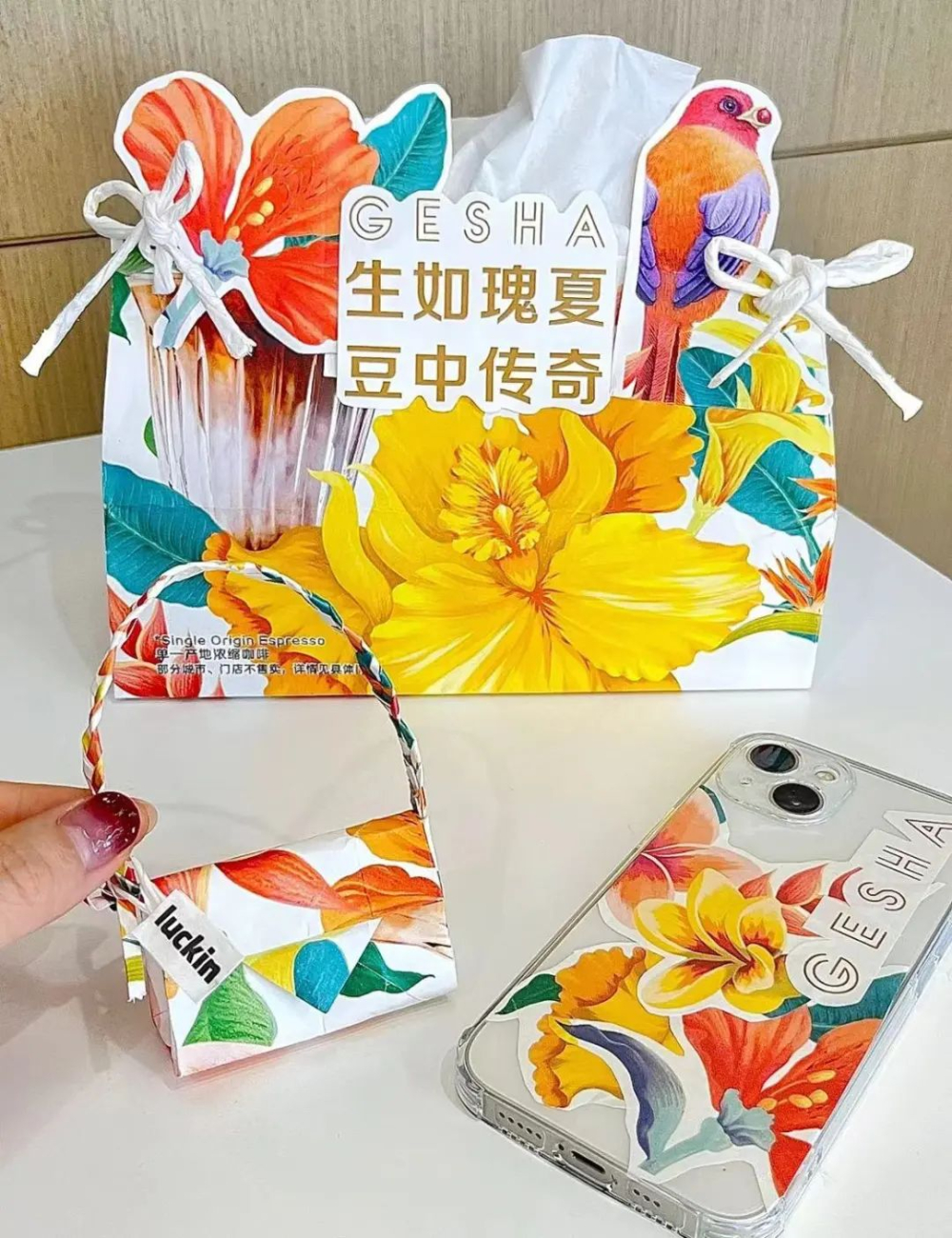 The Luckin Coffee paper bag transformation trend: 2 million netizens unleash their creativity to create free merchandise