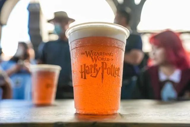 Starbucks 2023 Butterbeer Iced Cold Brew Latte Review: Non-Alcoholic Formula and Harry Potter Flavor Analysis