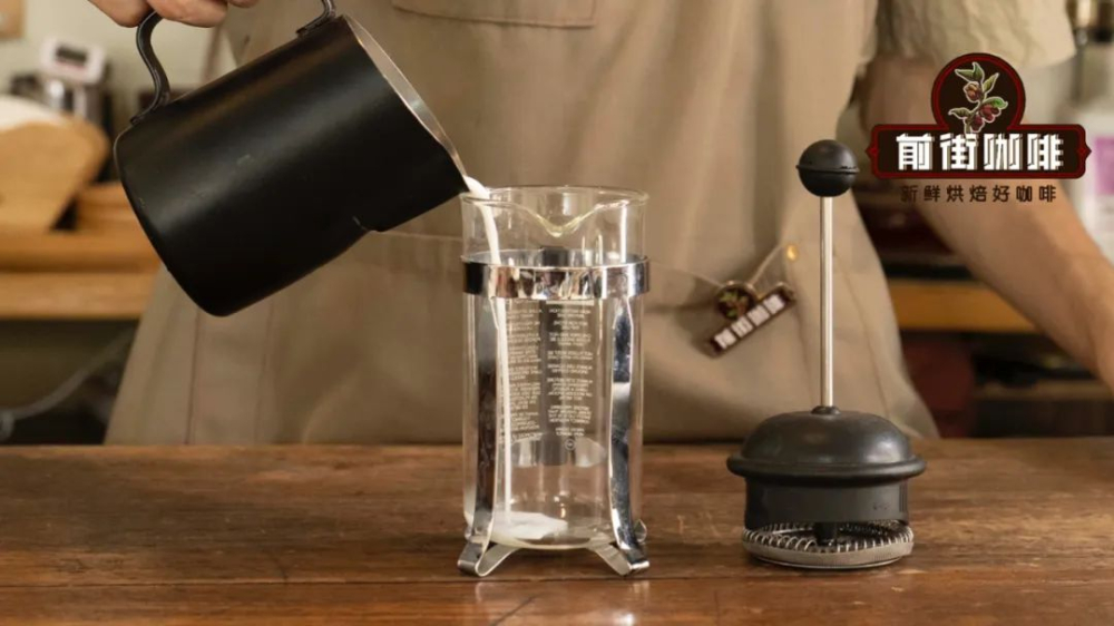 Complete Guide to Making Milk Foam with a French Press: Techniques for Hot/Cold Milk Foam & Beginner’s Latte Art Guide