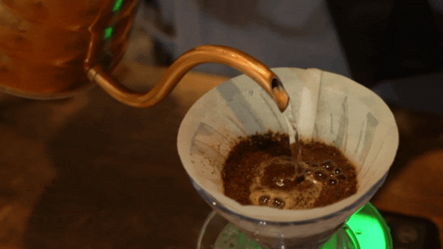 Detailed Guide to the V60 Pour Over Coffee Three-Stage Pouring Method: Mastering Stage Techniques to Enhance Flavor Layers