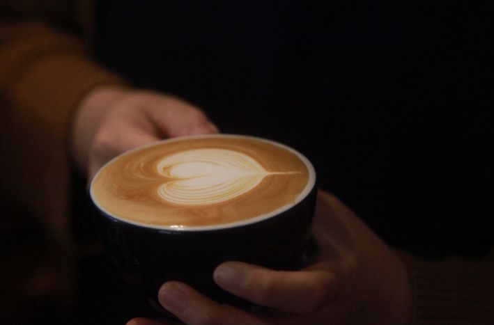 How to Distinguish Between Latte, Cappuccino, and Flat White? Understand Milk Foam Thickness and Ideal Ways to Drink Them at a Glance